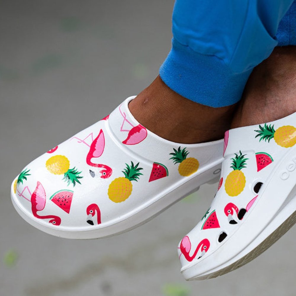 🚨 OOFOS 🌟 NWT 🌟 Limited Edition 🌟 OOcloog Flamingo Fruit clog M10